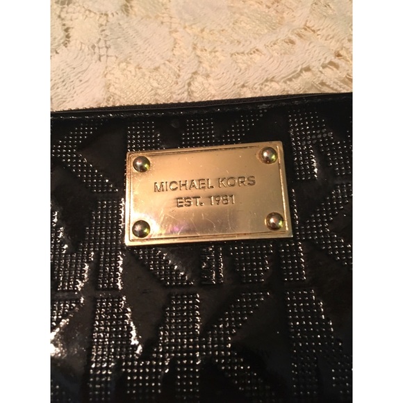 Michael Kors wristlet - Picture 3 of 3